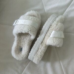 UGG Fluffita White - size 7